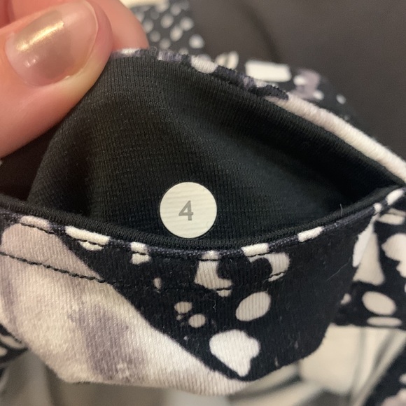 Lululemon cropped leggings - Picture 9 of 9